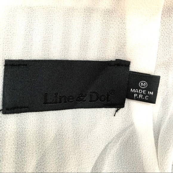 Line & Dot shorts - Picture 8 of 8